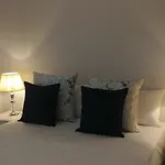 Uniquestay Paardevlei Deluxe Apartment